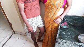 kamwali Bai ki Naughty married Ladki ko chuda kitchen me desi hindi audio sex