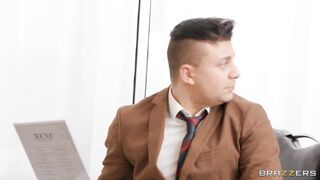 Blondie Fesser Dining On The Masseur’s Dick